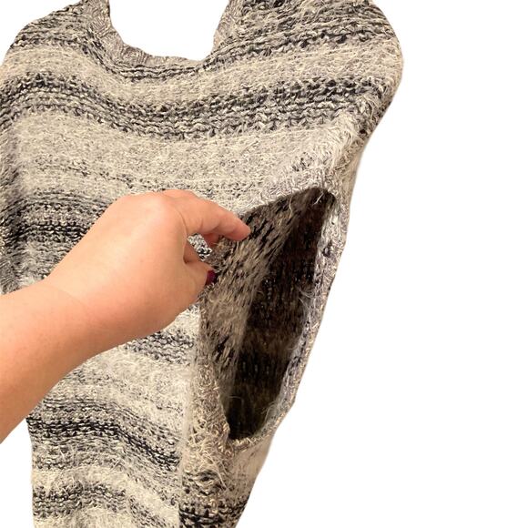 BCBGeneration Striped Fuzzy Oversized Sweater Vest Size XS/S EUC - Picture 4 of 8